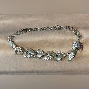 Beautiful Bracelet!  9” BN!